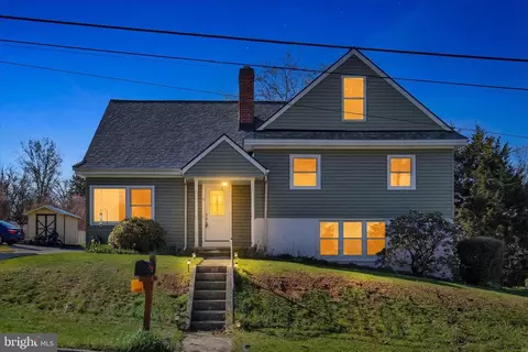 4 Hill St, Hanover, PA 17331