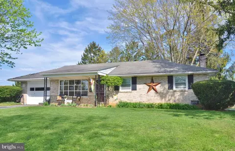25 West St, Glen Rock, PA 17327
