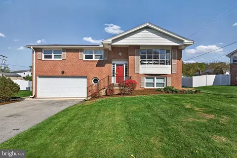 425 Cortleigh, York, PA 17402