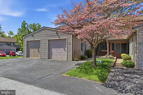 109 Oak Xing #109, Dallastown, PA 17313
