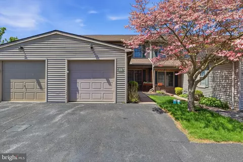 109 Oak Xing #109, Dallastown, PA 17313