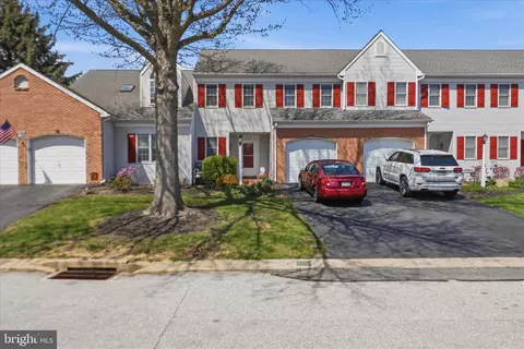 107 Carriage Hill Ln, York, PA 17406