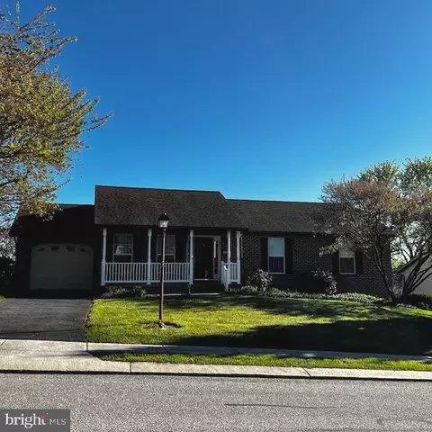 3 Regal Dr, Hanover, PA 17331
