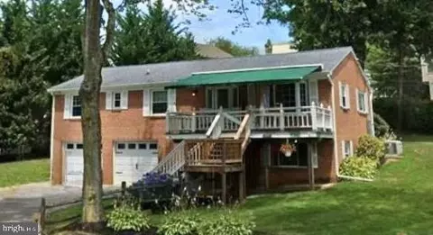 496 Lakeside Dr, New Freedom, PA 17349