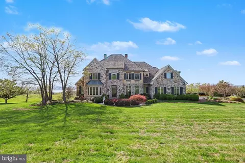 2020 Knights View Rd, Wrightsville, PA 17368