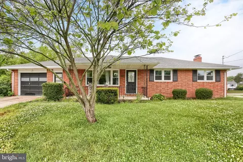 2490 Cedar Rd, York, PA 17408
