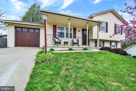 103 Overview Cir E, Red Lion, PA 17356