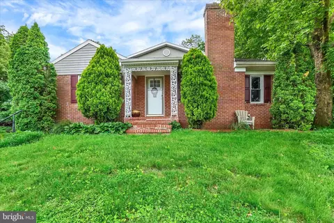 40 W Locust Ln, York, PA 17406