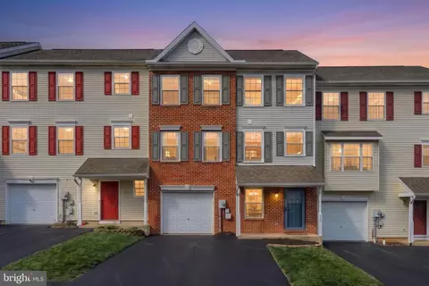 204 Country Ridge Dr, Red Lion, PA 17356