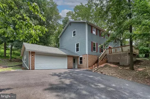 11 Pine Tree Dr, New Cumberland, PA 17070
