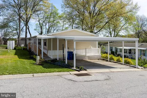 28 Cedar St, Manchester, PA 17345