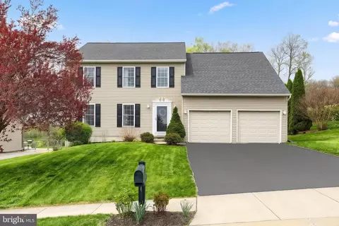710 Apple Tree Ln, Mount Wolf, PA 17347