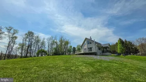 6262 Thoman Dr, Spring Grove, PA 17362