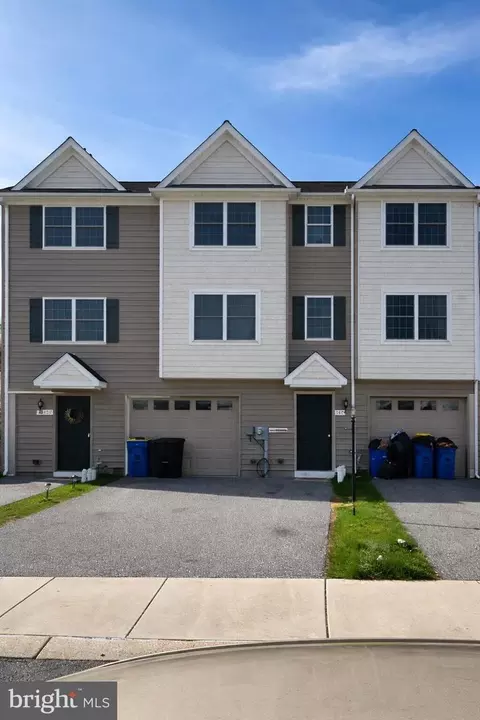 740 Kentwell Dr, York, PA 17406