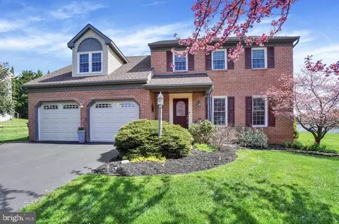 30 Frank Dr, York, PA 17402