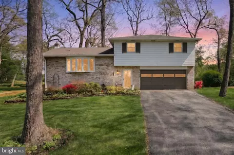320 Holyoke Dr, York, PA 17402