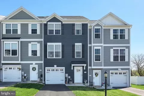 54 Coop Ln, Hanover, PA 17331