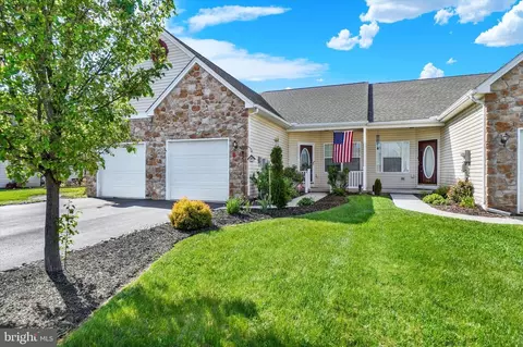 1868 Deerfield Dr, Dover, PA 17315