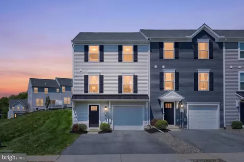 4285 Blackburn Dr, Stewartstown, PA 17363