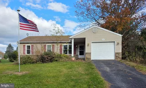 65 Vinton Dr, York, PA 17402