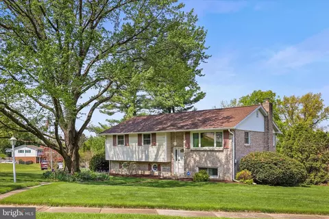 498 Maywood Rd, York, PA 17402