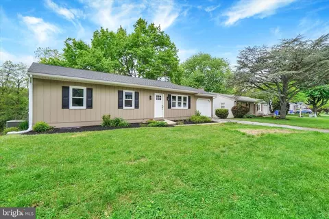 521 Benyou Ln, New Cumberland, PA 17070