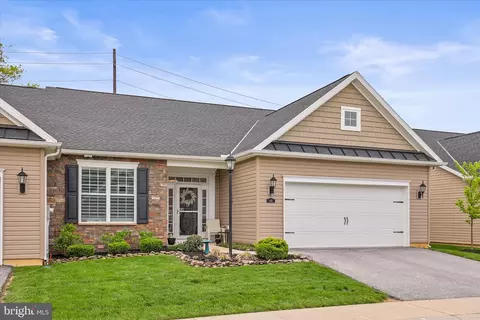 415 Hawthorn Ln #3, Hanover, PA 17331