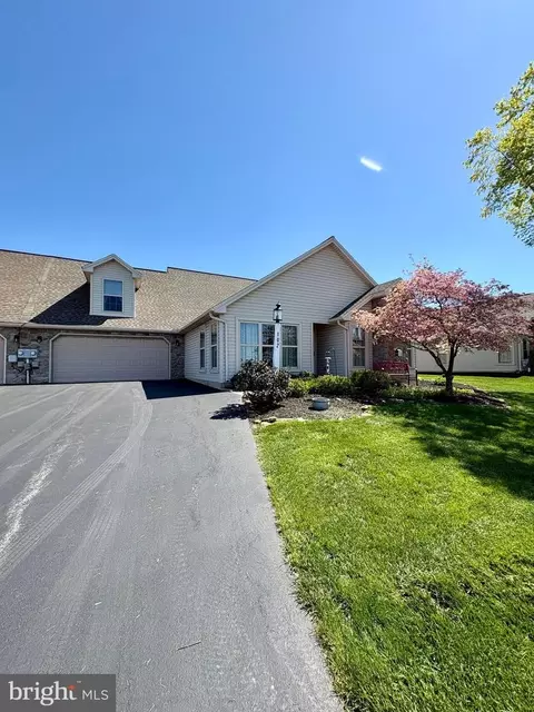 102 Heather Glen Dr, Red Lion, PA 17356