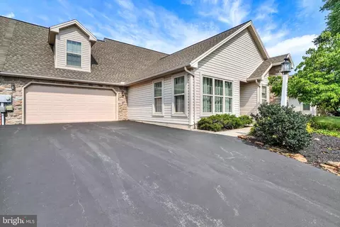 102 Heather Glen Dr, Red Lion, PA 17356