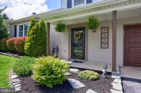 Exterior - 3340 Cranmere Ln, York, PA 17402 photo 7 of 9