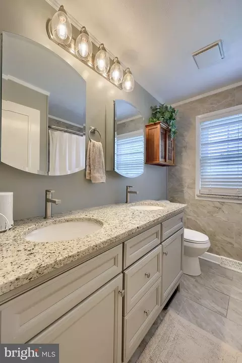 Bath - 3340 Cranmere Ln, York, PA 17402 photo 3 of 4