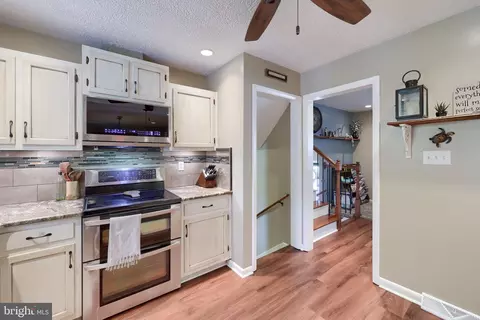 Entry Way - 3340 Cranmere Ln, York, PA 17402 photo 4 of 5