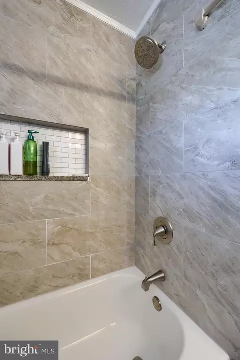Bath - 3340 Cranmere Ln, York, PA 17402 photo 4 of 4