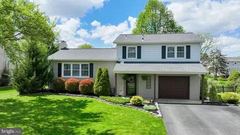 Exterior - 3340 Cranmere Ln, York, PA 17402 photo 8 of 9