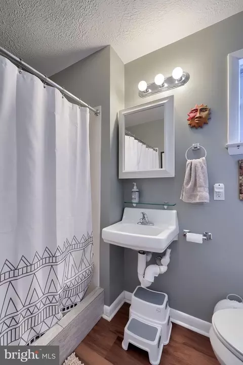 Bath - 3340 Cranmere Ln, York, PA 17402 photo 1 of 4