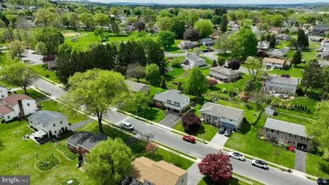 View/Area - 3340 Cranmere Ln, York, PA 17402 photo 2 of 3