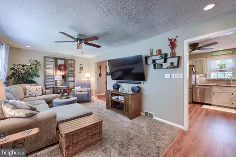Entry Way - 3340 Cranmere Ln, York, PA 17402 photo 2 of 5