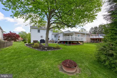 Exterior - 3340 Cranmere Ln, York, PA 17402 photo 5 of 9