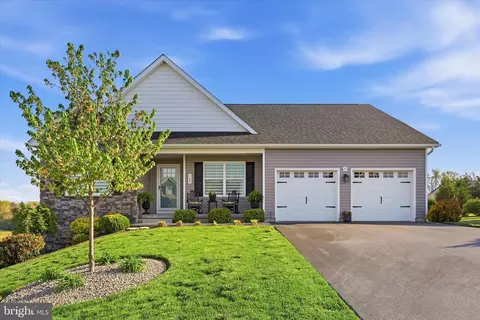 189 Cedarlyn Dr, York, PA 17408