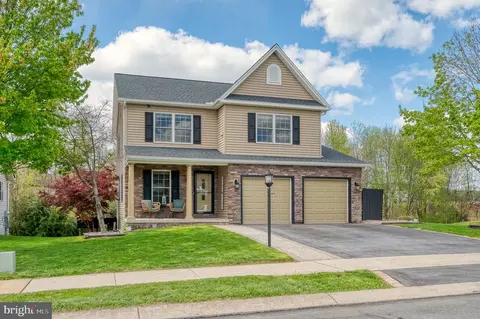 120 Lakeside Dr, Lewisberry, PA 17339