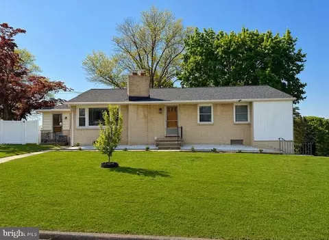 555 Woodland View Dr, York, PA 17406