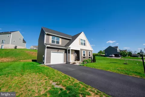 1090 Alder Ct, York, PA 17408