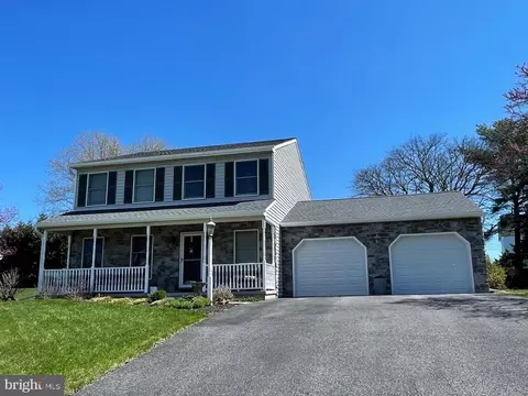 215 Steffie Dr, Mount Wolf, PA 17347