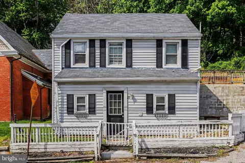 29 E Main St, Railroad, PA 17355