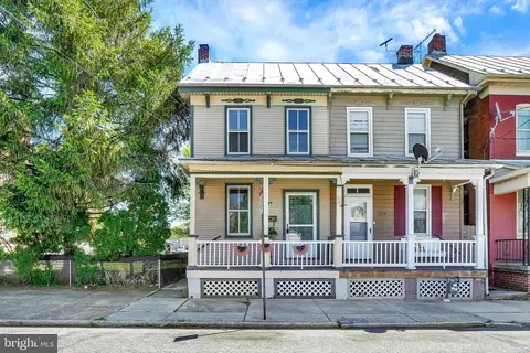 175 S East St, Spring Grove, PA 17362