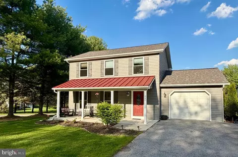 440 Valley View Dr, Hanover, PA 17331