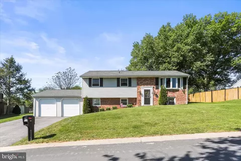 10 Logan Heights Rd, York, PA 17403