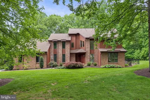 1990 Shulton Dr, York, PA 17406