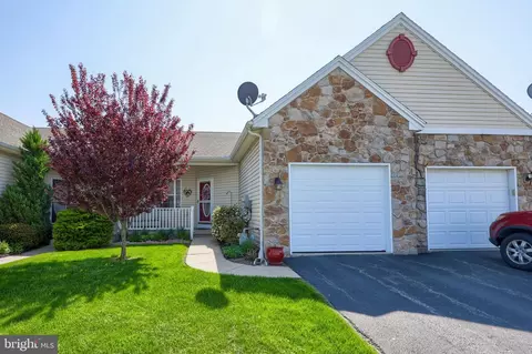 1843 Deerfield Dr, Dover, PA 17315