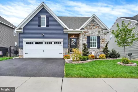 2703 Alperton Dr, York, PA 17402